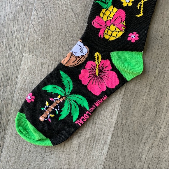 Fun Party Christmas in Hawaii Socks - Picture 5 of 6